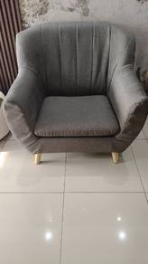 set of 2 single sofa's 