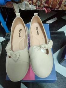 Shoe 9/10