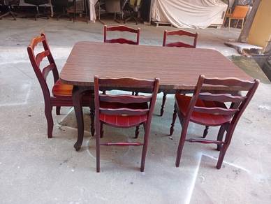 Dining table with 5 Chairs