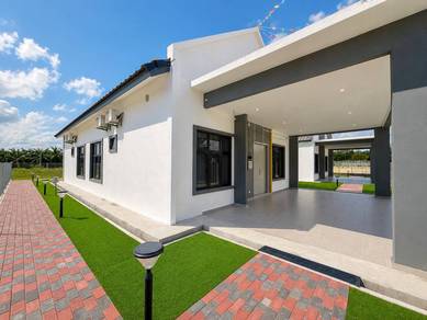 Bungalow House For Sale in Ayer Molek,MLK