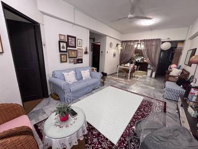 Condominium For Sale in Teratai Mewah Condominium