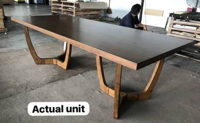 Meja Makan 8 seater solid oak