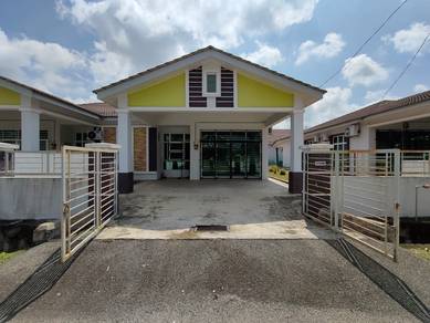 Semi-Detached House For Sale in Gemencheh,NSN