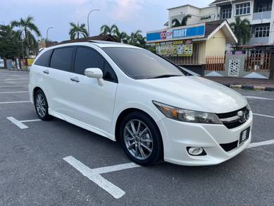 Honda Stream i-VTEC RSZ in Kubang Kerian, KTN