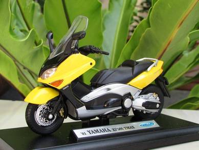 Welly 1-18 Yamaha XP500 Tmax Yellow Motorcycle