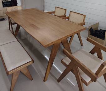 Meja Makan Kayu 6 Seater (4 Kerusi 1 Bangku)