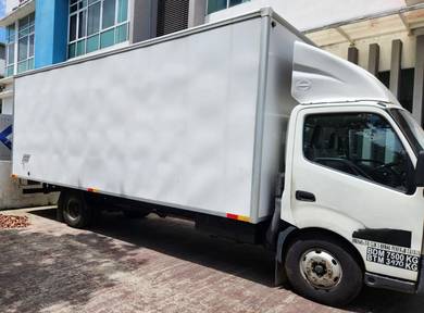 2015 HINO WU720R - 21FT Fiberglass Box