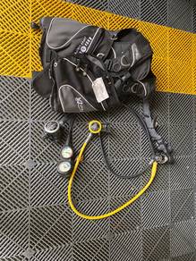 Scuba diving equipment
