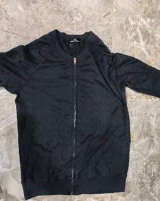Zip-up top