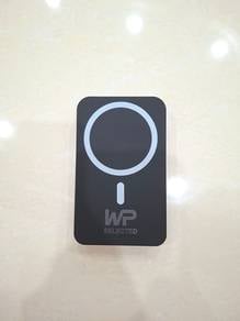 Magnetic wireless power bank