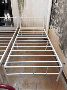 katil single besi (available 1 unit)