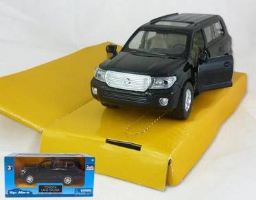 2014 TOYOTA LAND CRUISER 1/36 DIECAST - black