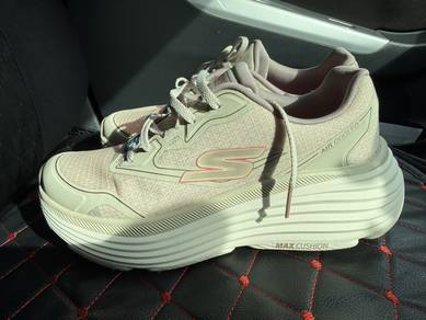 SKECHERS Women Max Cushioning