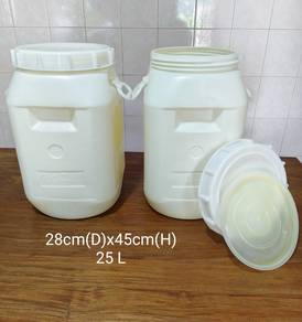 Plastics drum