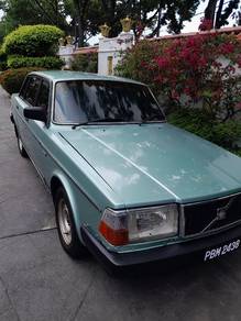Volvo 240 GL in Georgetown, PNG