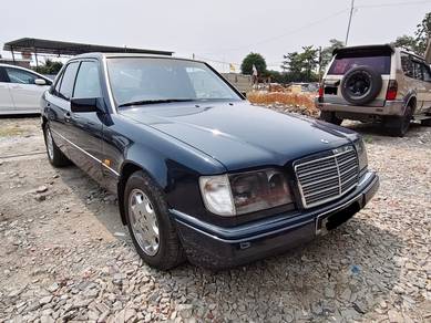 Mercedes Benz 230E  in Klang, SGR