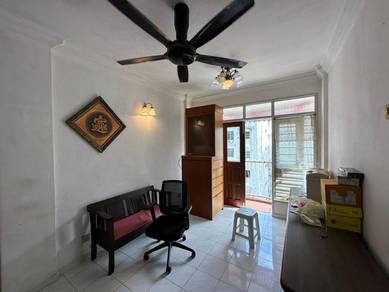 Apartment For Sale in Tanjung Court