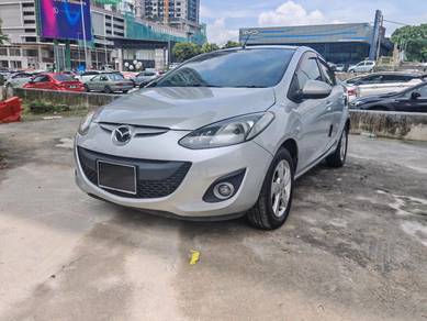 Mazda 2 V in Bandar Utama, SGR