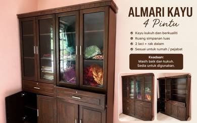 Almari Kayu Empat Pintu