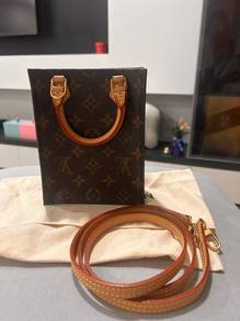 LV Sac Plat Petit Monogram (Microchip)