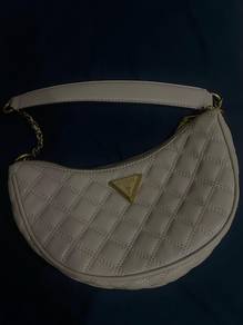 guess shoulder bag to let go