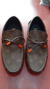 Kasut Loafers Lelaki LV