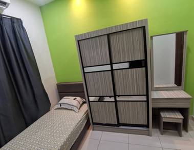 Room in Senai, JHR