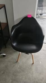 Black Design Wooden Leg Chair TR980