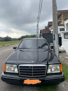 Mercedes Benz 220E in Batu Pahat, JHR