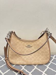 Preloved - Coach Teri Hobo