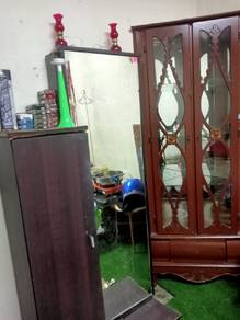 almari hias sudut