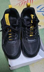 kasut badminton felet used like new