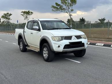 Mitsubishi Triton in Muar, JHR