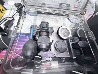 Sony 7iii for sale (still like new)