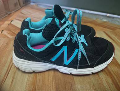 Kasut New Balance 550
