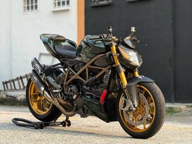 Ducati Streetfighter V2