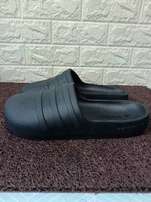 Uk10.5 Adidas Adilette Sandal