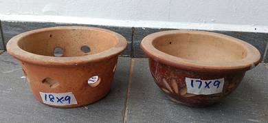 Clay flower pot 2 unit (18x9cm) (17x9cm ) (Used)