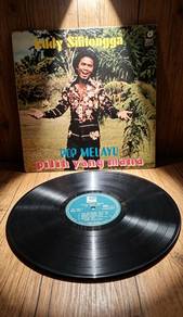 Koleksi Vinyl Eddy Silitongga Life Records 