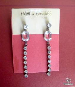 Rhinesone Dangling Earrings