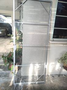 Aluminium-framed bug/mosquito net
