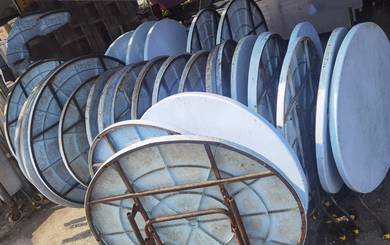 plastic table 