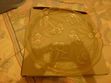 glass plate (can hold fruit / salad) [with case]