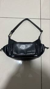 Black Crinkle Handbag – Trendy Shoulder Bag