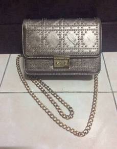 C h r i s t i a n D i o r Sling Bag