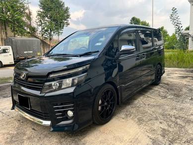 Toyota Voxy ZS in Petaling Jaya, SGR