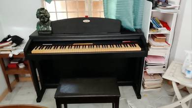 Suzuki piano DP-77 with yamaha bench