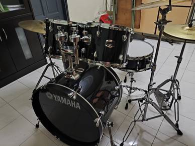 Yamaha Gigmaker Acoustic drumset with Cymbals 