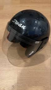 Helmet Swan