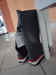 Kasut getah tebai